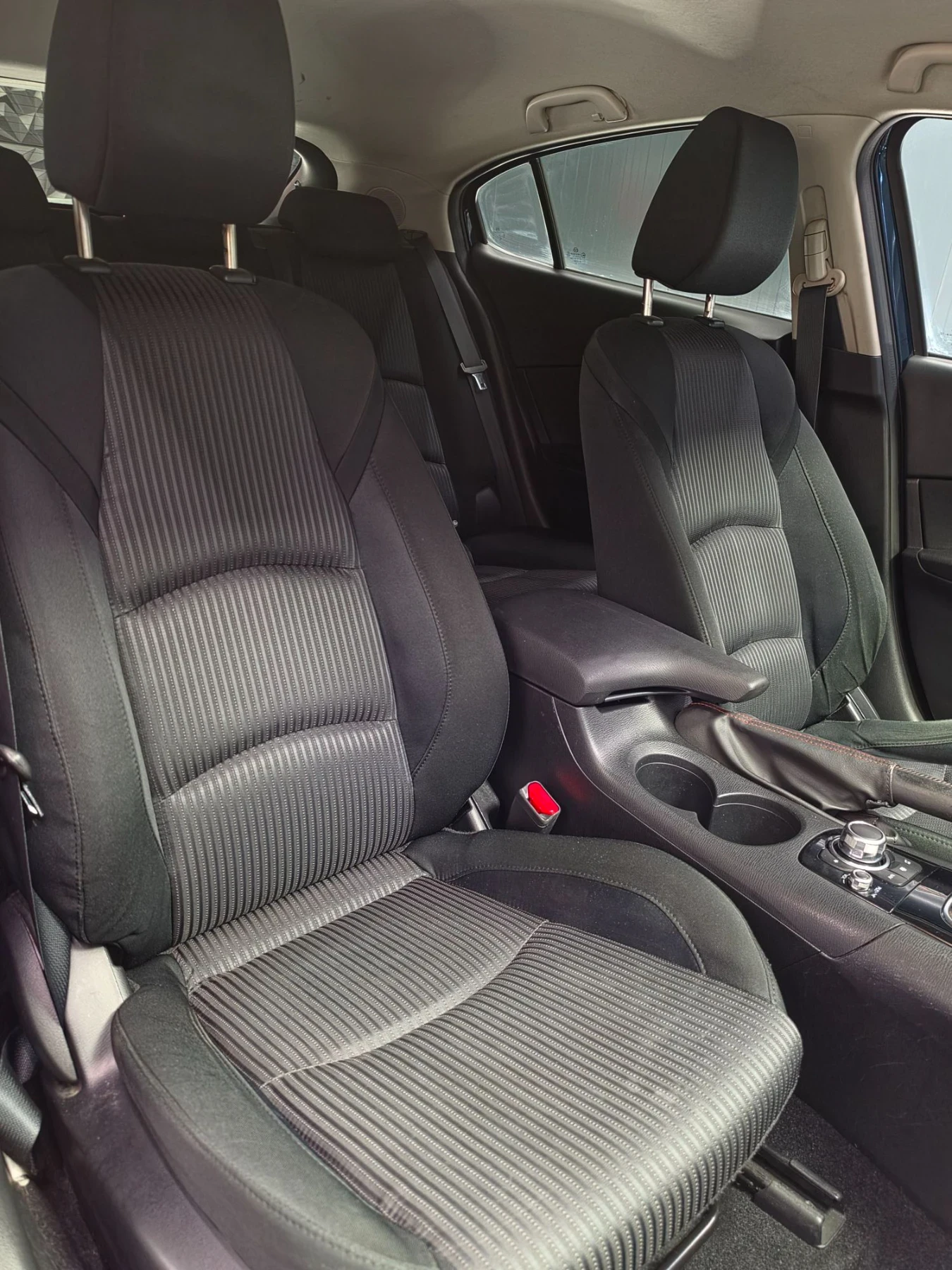Mazda 3 2.2d* 150к.с* BOSE* SKYACTIVE* HEADUP* KEYLESS, снимка 12 - Автомобили и джипове - 55735396