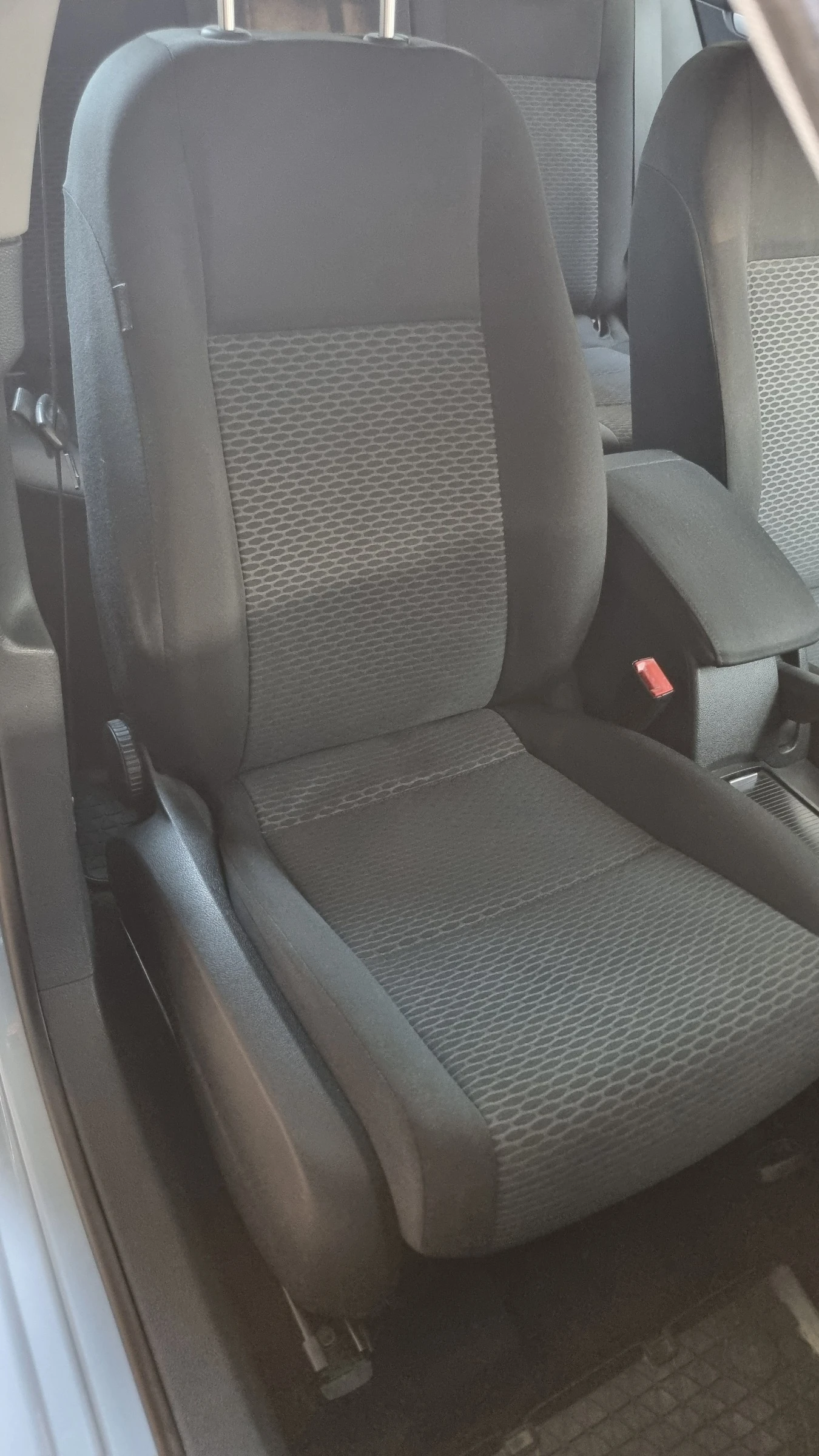 VW Jetta 1.6 TDi, снимка 10 - Автомобили и джипове - 55938283