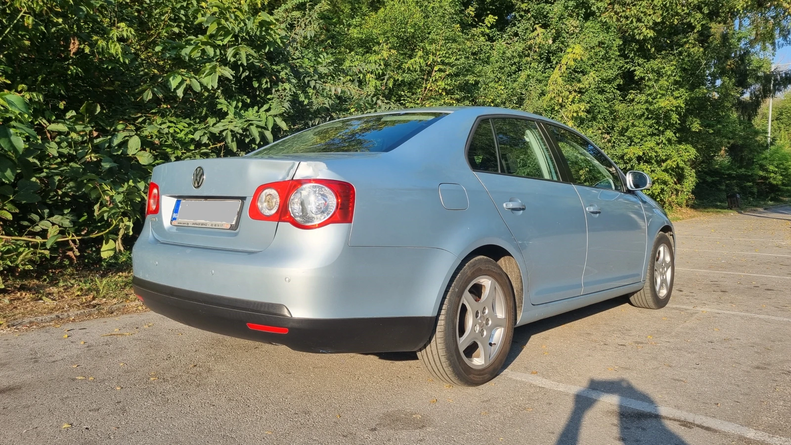 VW Jetta 1.6 TDi, снимка 2 - Автомобили и джипове - 55938283