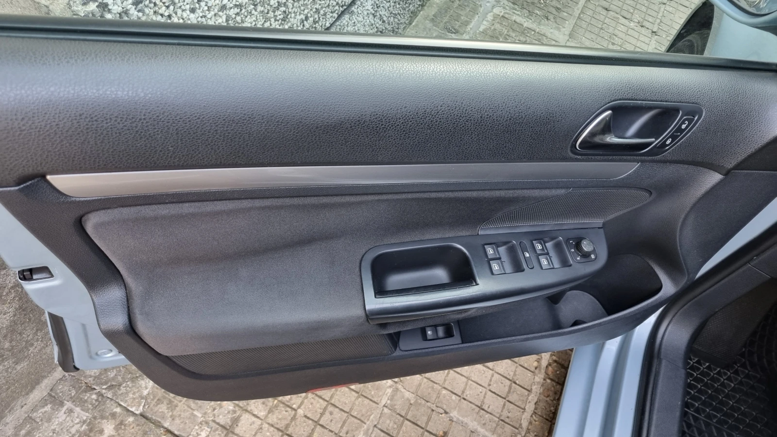 VW Jetta 1.6 TDi, снимка 11 - Автомобили и джипове - 55938283