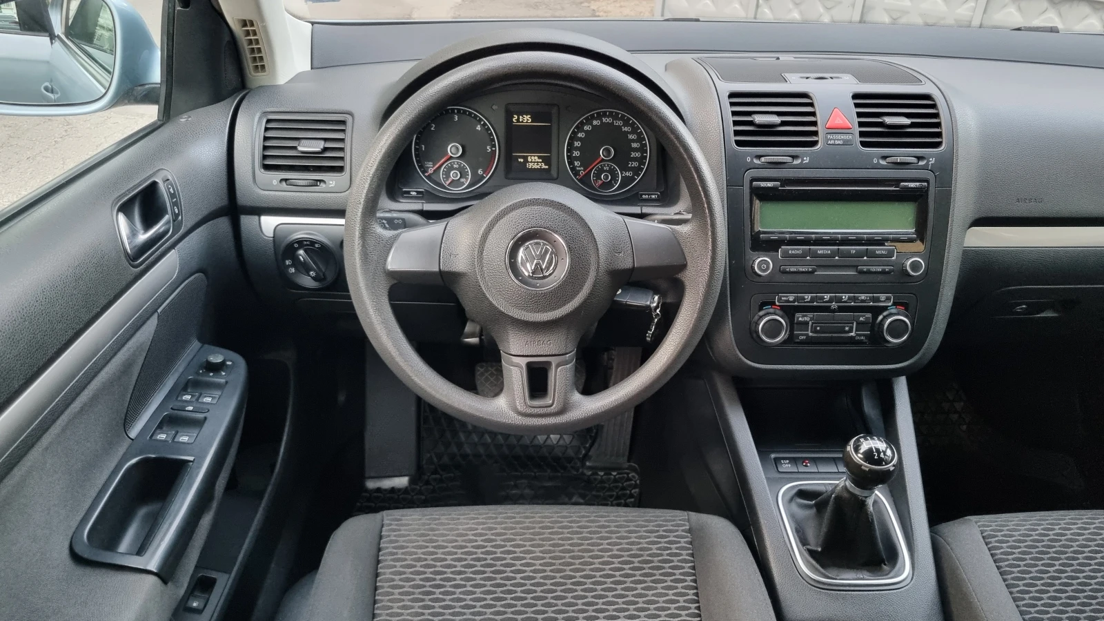 VW Jetta 1.6 TDi, снимка 12 - Автомобили и джипове - 55938283