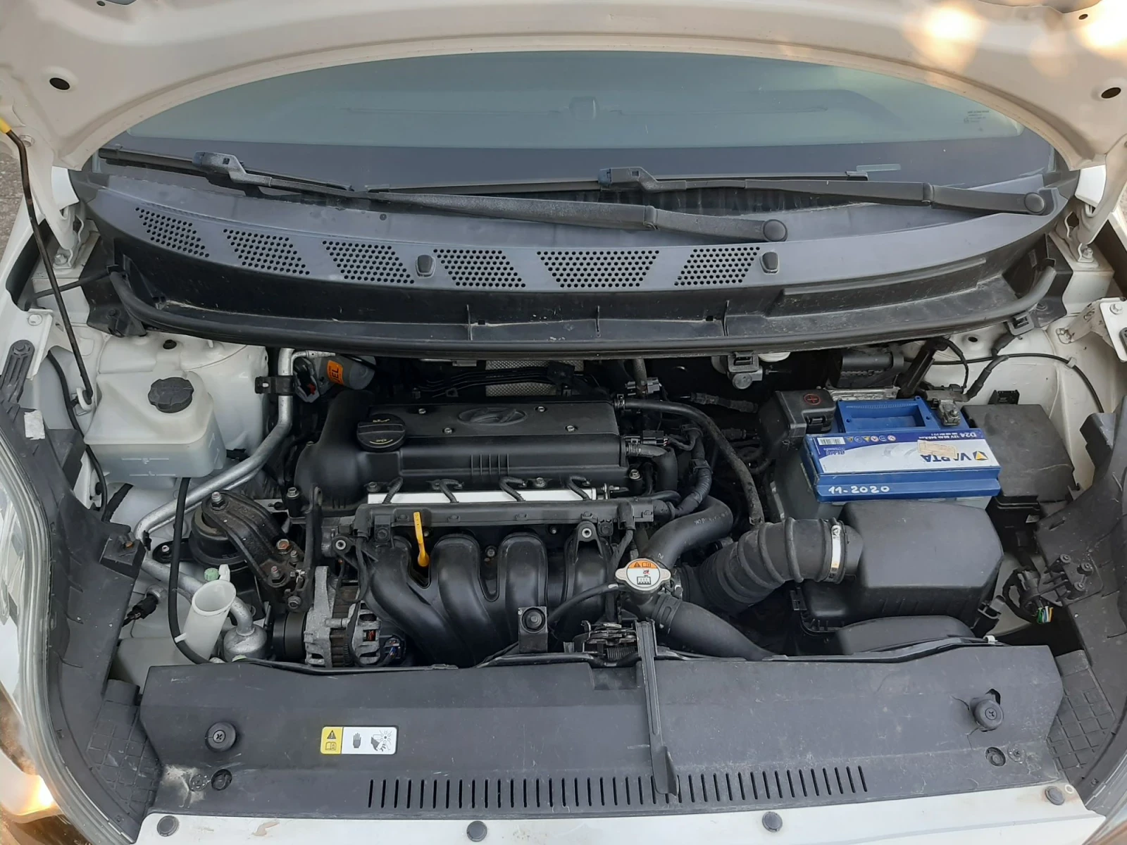 Hyundai Ix20 1.4i 90k.c , снимка 12 - Автомобили и джипове - 56119415