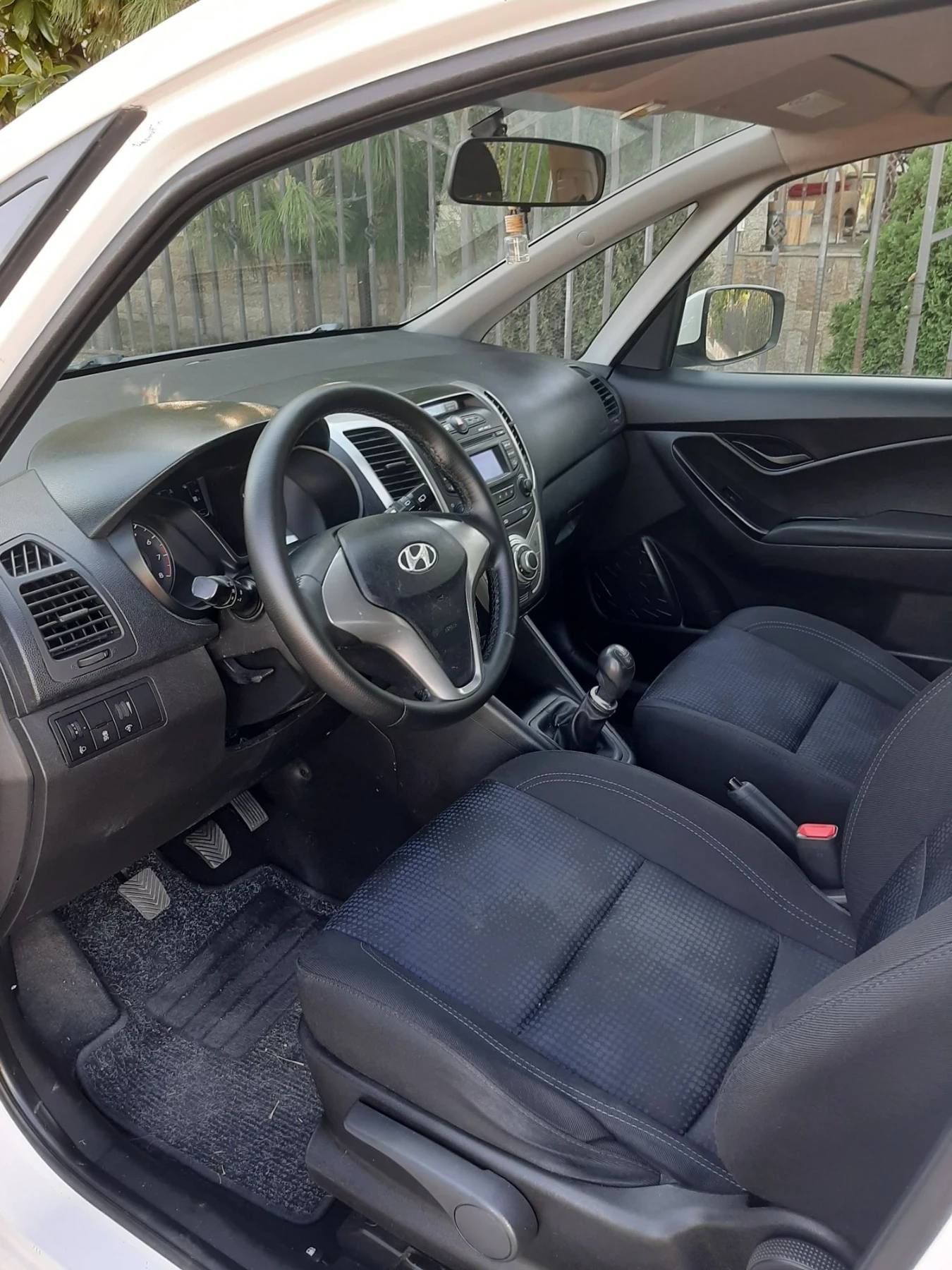 Hyundai Ix20 1.4i 90k.c , снимка 10 - Автомобили и джипове - 56119415