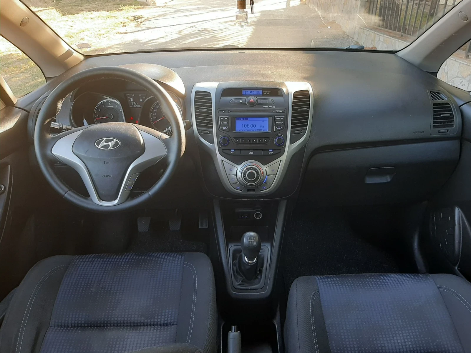 Hyundai Ix20 1.4i 90k.c , снимка 9 - Автомобили и джипове - 56119415