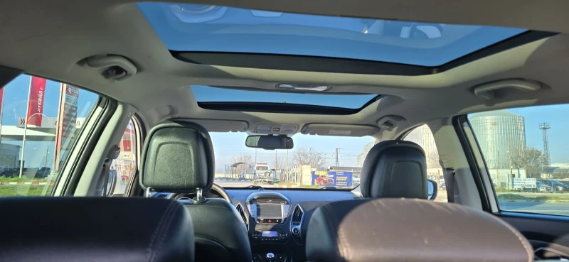 Hyundai IX35 2.0 184к.с.4?4 ПАНОРАМА/ЛИЗИНГ/НАВИ, снимка 4 - Автомобили и джипове - 52747862
