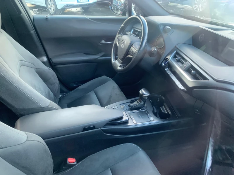 Lexus UX 250h 2021 HYBRID 130.000km, снимка 5 - Автомобили и джипове - 53126145
