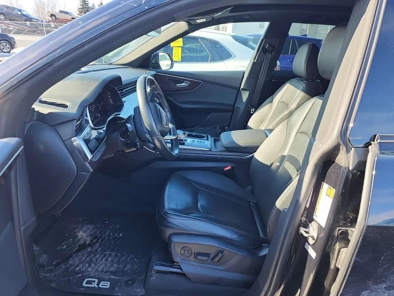 Audi Q8  PROGRESSIV /360/PANO/NAVI/ОБДУХВАНЕ - изображение 5