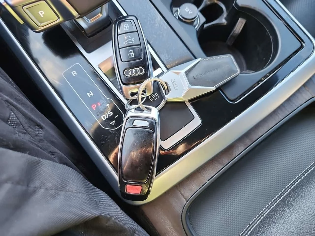 Audi Q8  PROGRESSIV /360/PANO/NAVI/ОБДУХВАНЕ - изображение 8