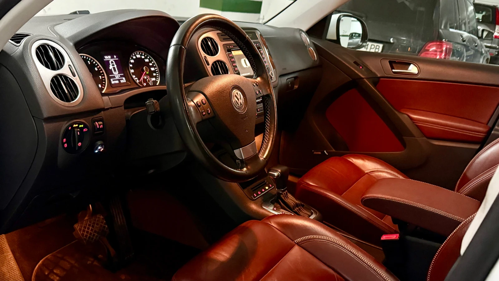 VW Tiguan 2.0 TFSI LPG 4x4, снимка 10 - Автомобили и джипове - 53839870