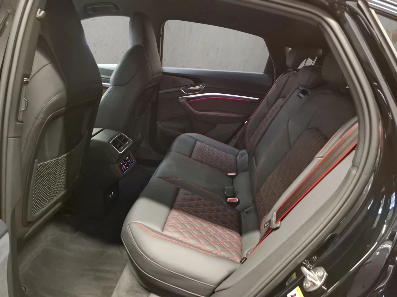 Audi SQ8 e-tron/503HP/SPORTBACK/HUD/360/MEMO/LED/973g, снимка 16 - Автомобили и джипове - 53959466