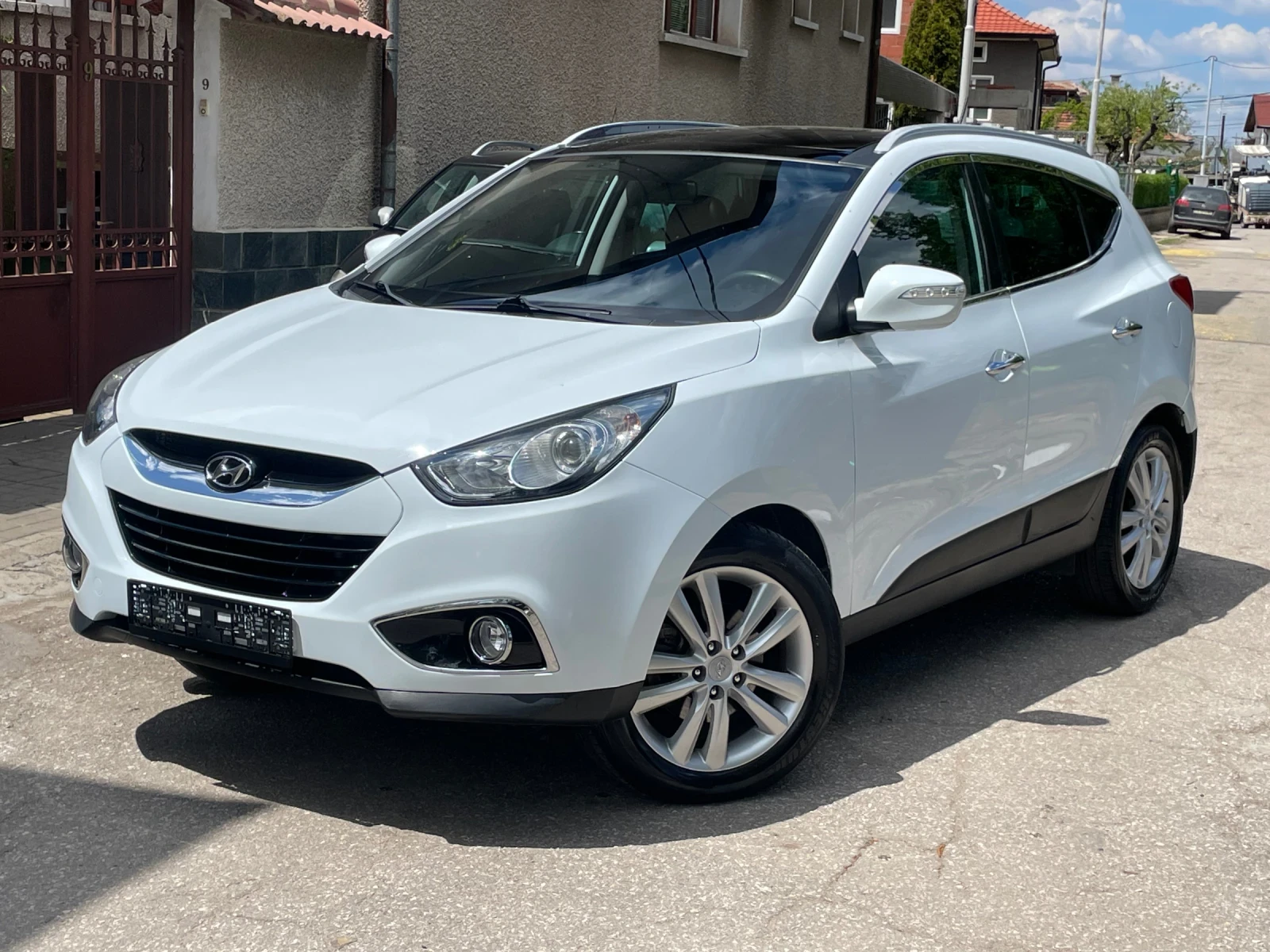 Hyundai IX35 2.0crdi* 4x4* navi* automat, снимка 2 - Автомобили и джипове - 54412234