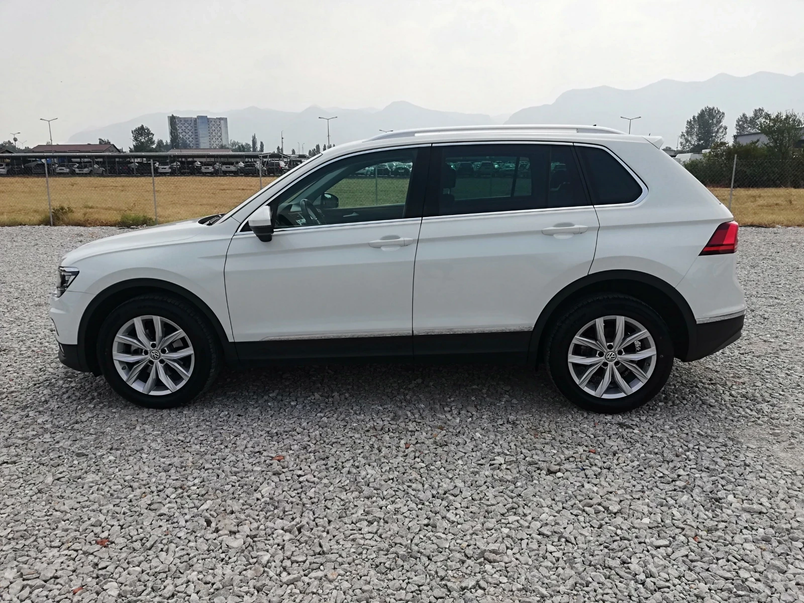 VW Tiguan 2.0TDI NAVI AVT. 4X4 , снимка 7 - Автомобили и джипове - 55705631