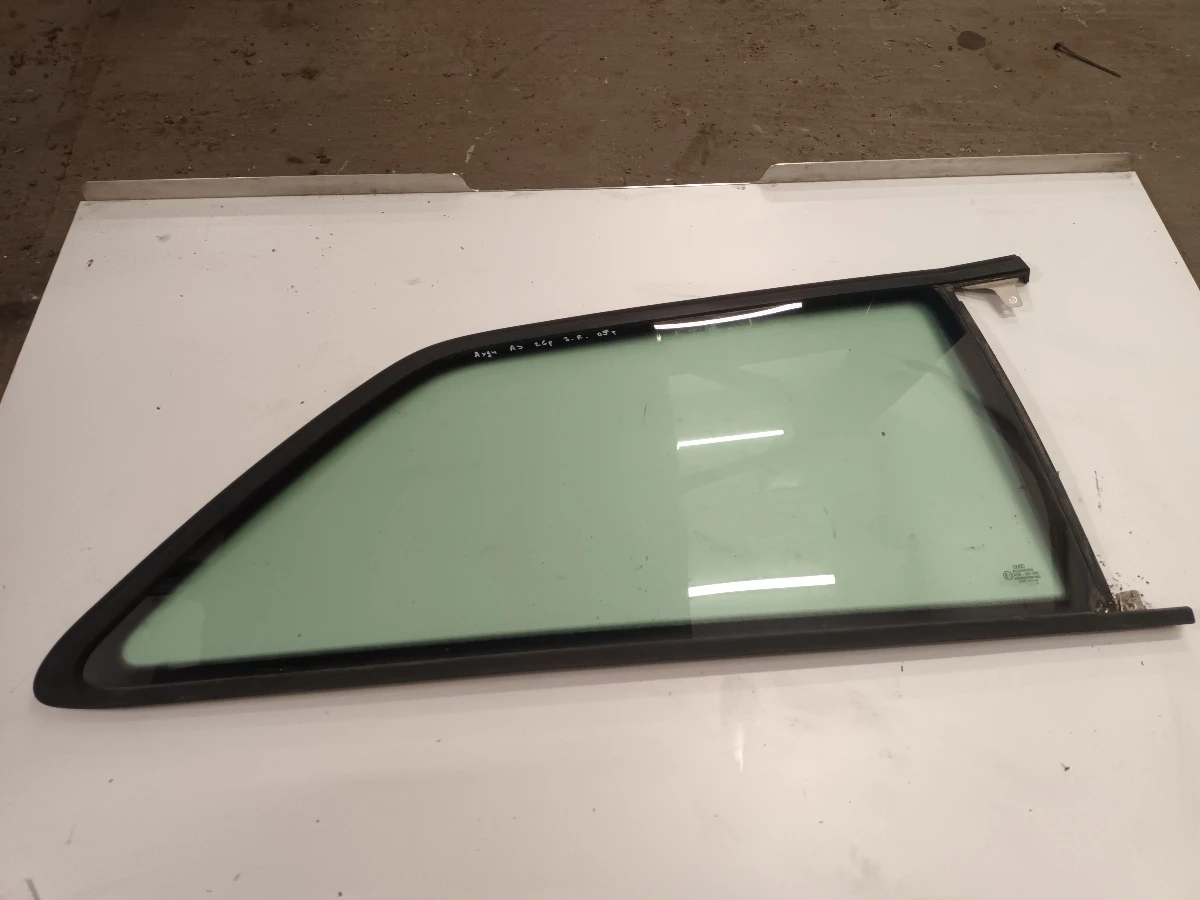 Стъкло задно дясно ауди а3 1.6 