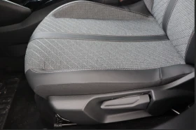 Peugeot 2008 1.2 Allure - Хибрид-HEV, снимка 11
