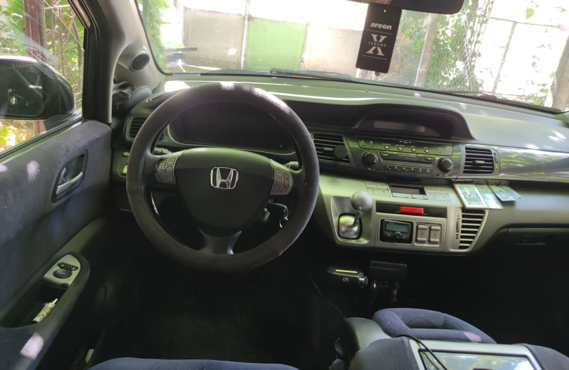 Honda Fr-v, снимка 3 - Автомобили и джипове - 48787810