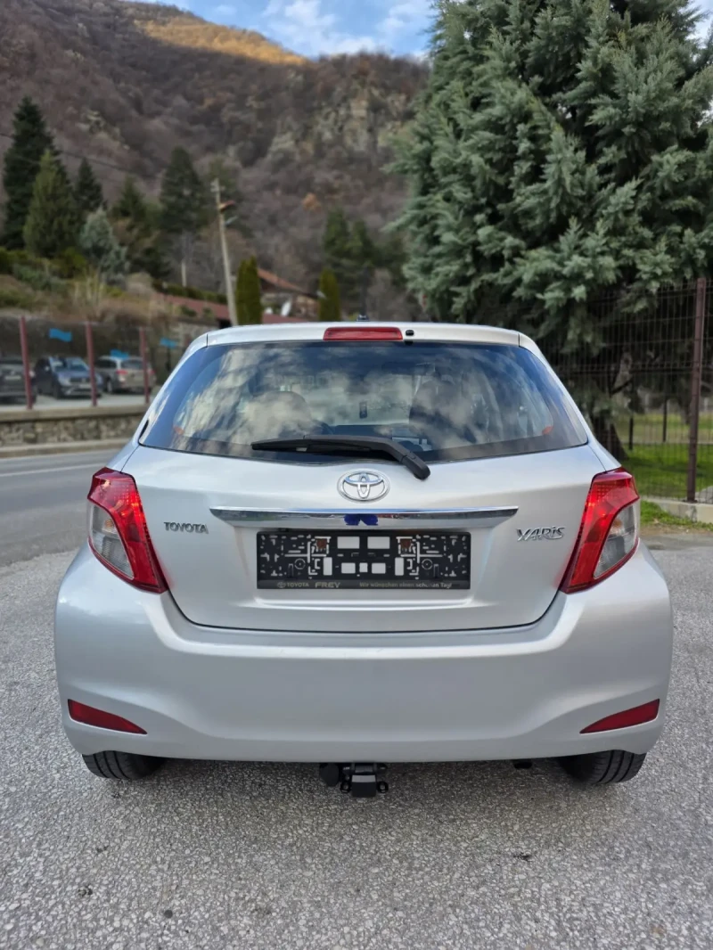 Toyota Yaris 1.4 D-4D НАВИ/КАМЕРА/90кс/6ск/EU5, снимка 4 - Автомобили и джипове - 53131040