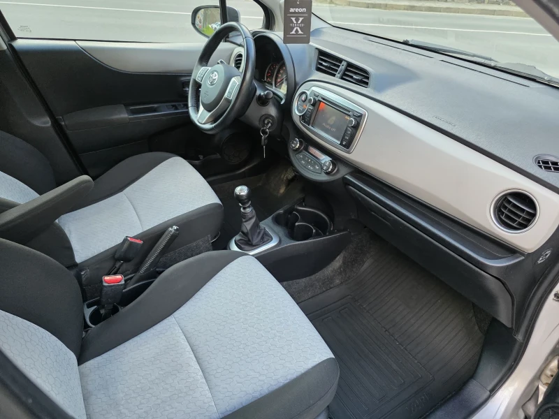 Toyota Yaris 1.4 D-4D НАВИ/КАМЕРА/90кс/6ск/EU5, снимка 9 - Автомобили и джипове - 53131040