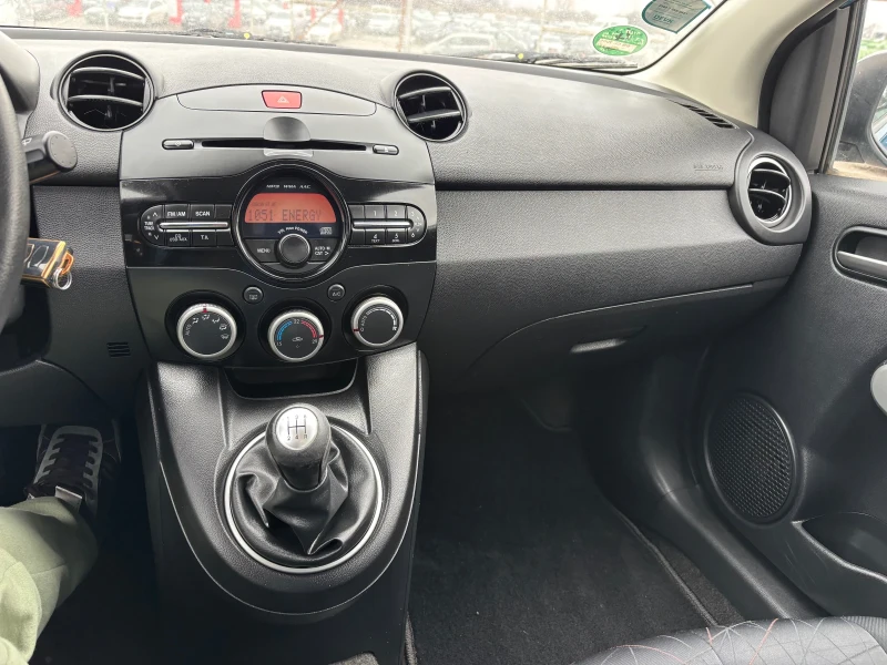 Mazda 2 1.3-84кс, снимка 11 - Автомобили и джипове - 53380091