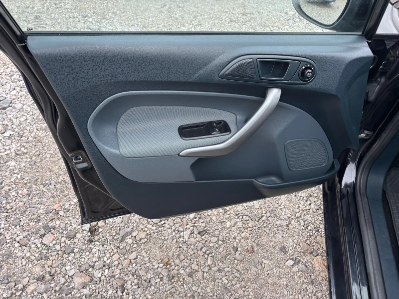 Ford Fiesta 1.4-70кс, снимка 13 - Автомобили и джипове - 53380992