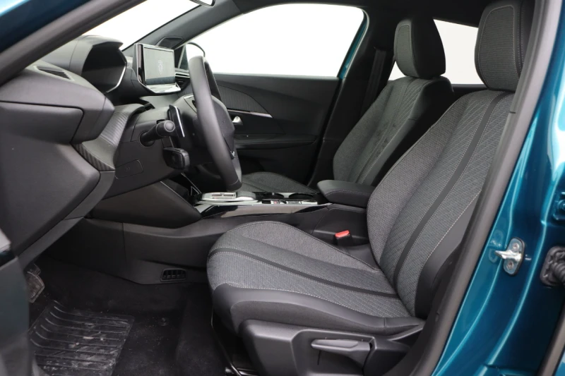 Peugeot 2008 1.2 Allure - Хибрид-HEV, снимка 9 - Автомобили и джипове - 53395957