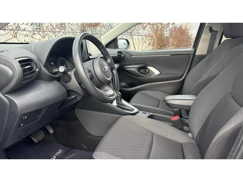 Toyota Yaris 1.5HSD Dynamic, снимка 12 - Автомобили и джипове - 48329759