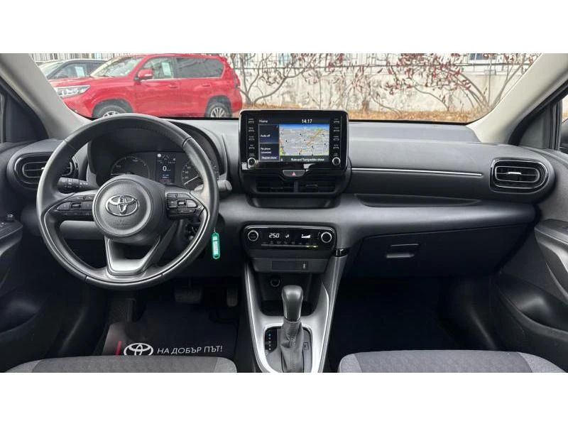 Toyota Yaris 1.5HSD Dynamic, снимка 8 - Автомобили и джипове - 48329759