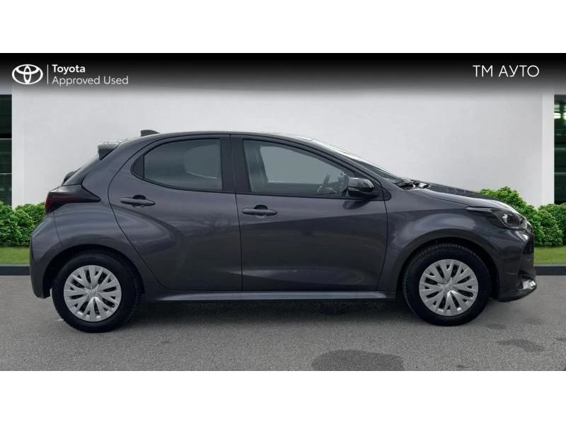 Toyota Yaris 1.5HSD Dynamic, снимка 17 - Автомобили и джипове - 48329759