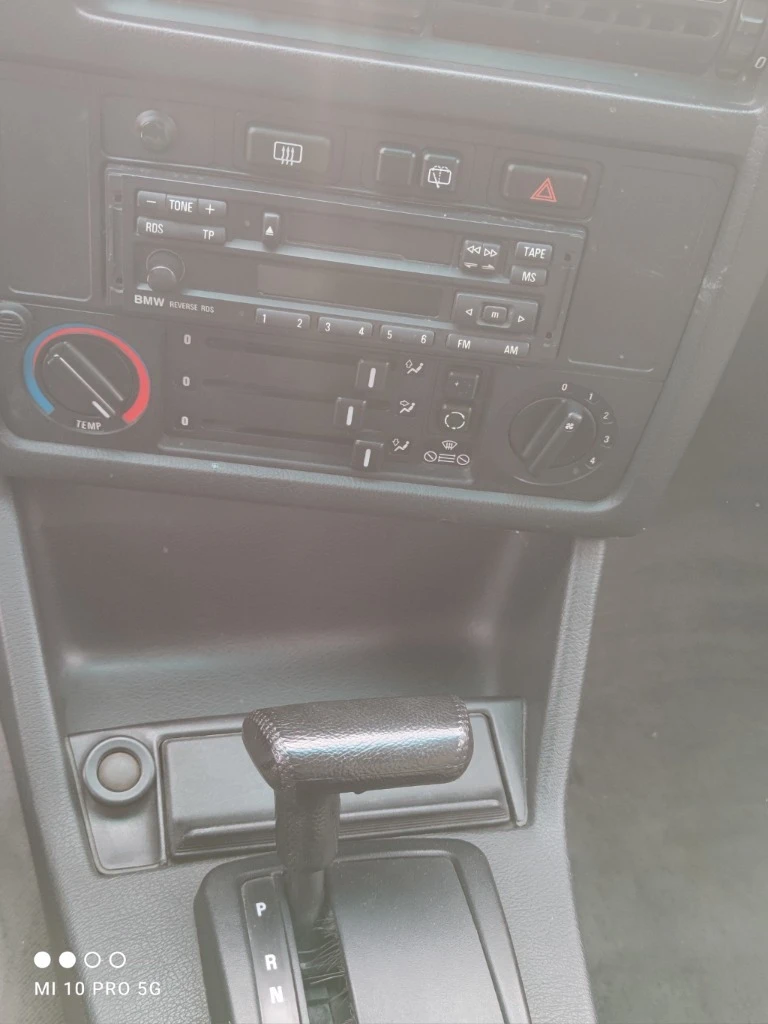 BMW 318 1.8is Clima Aut, снимка 10 - Автомобили и джипове - 54083543