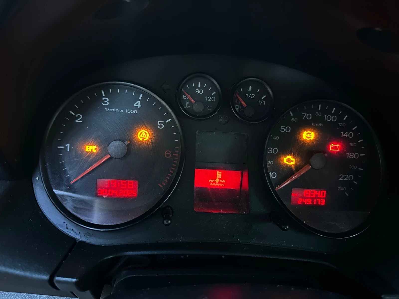 Audi A2  - изображение 8