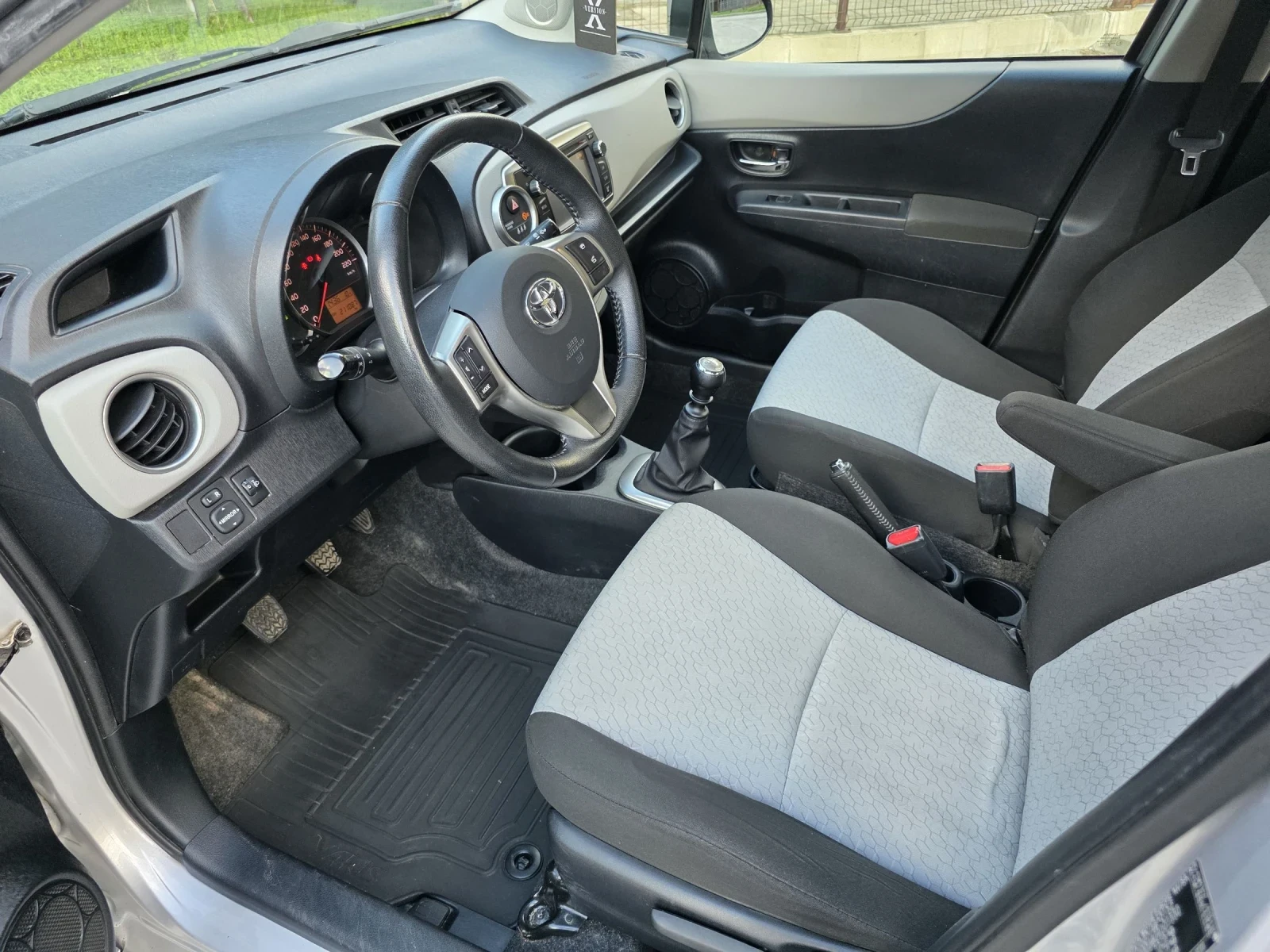 Toyota Yaris 1.4 D-4D НАВИ/КАМЕРА/90кс/6ск/EU5 - изображение 8