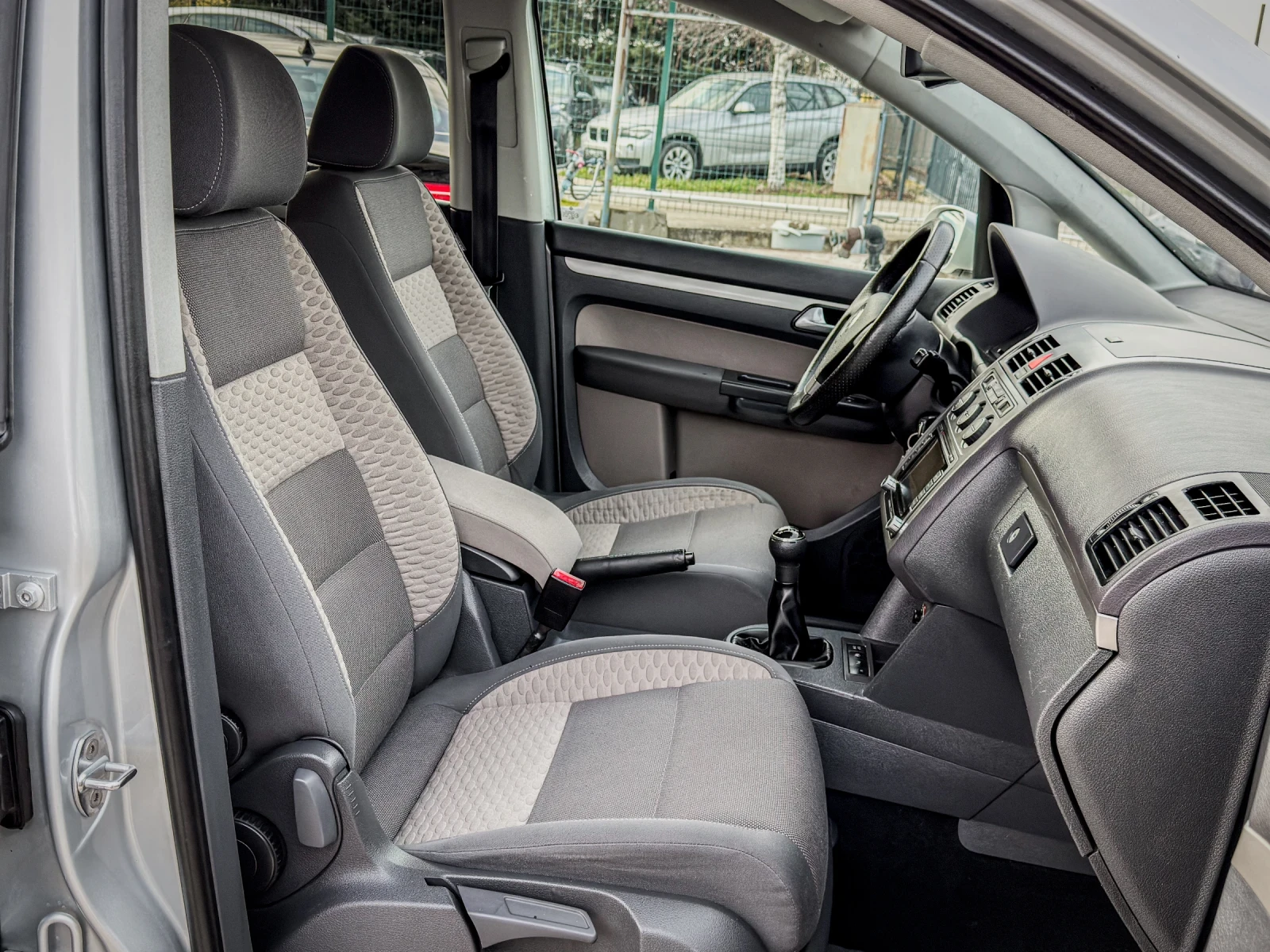 VW Touran 2.0TDI - CROSS - 170k.c. - 6ck. - 6+ 1 | Mobile.bg � ����������� 10