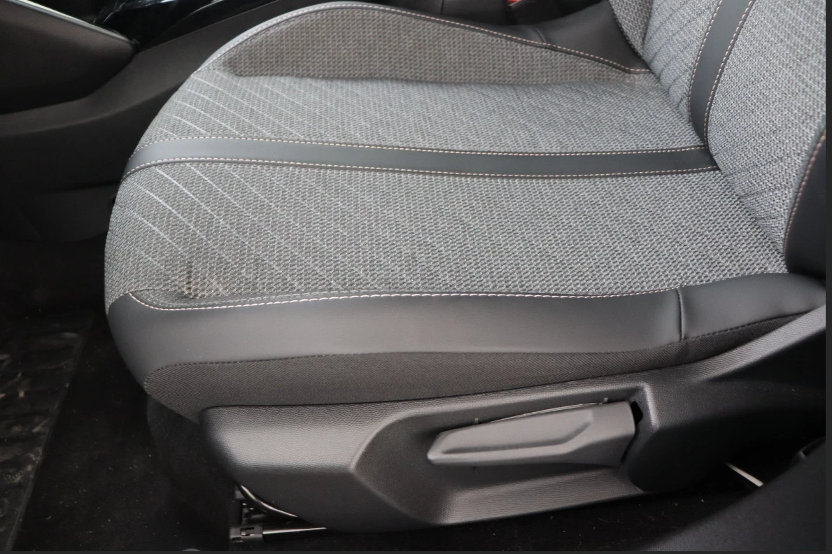 Peugeot 2008 1.2 Allure - ������-HEV | Mobile.bg � ����������� 11