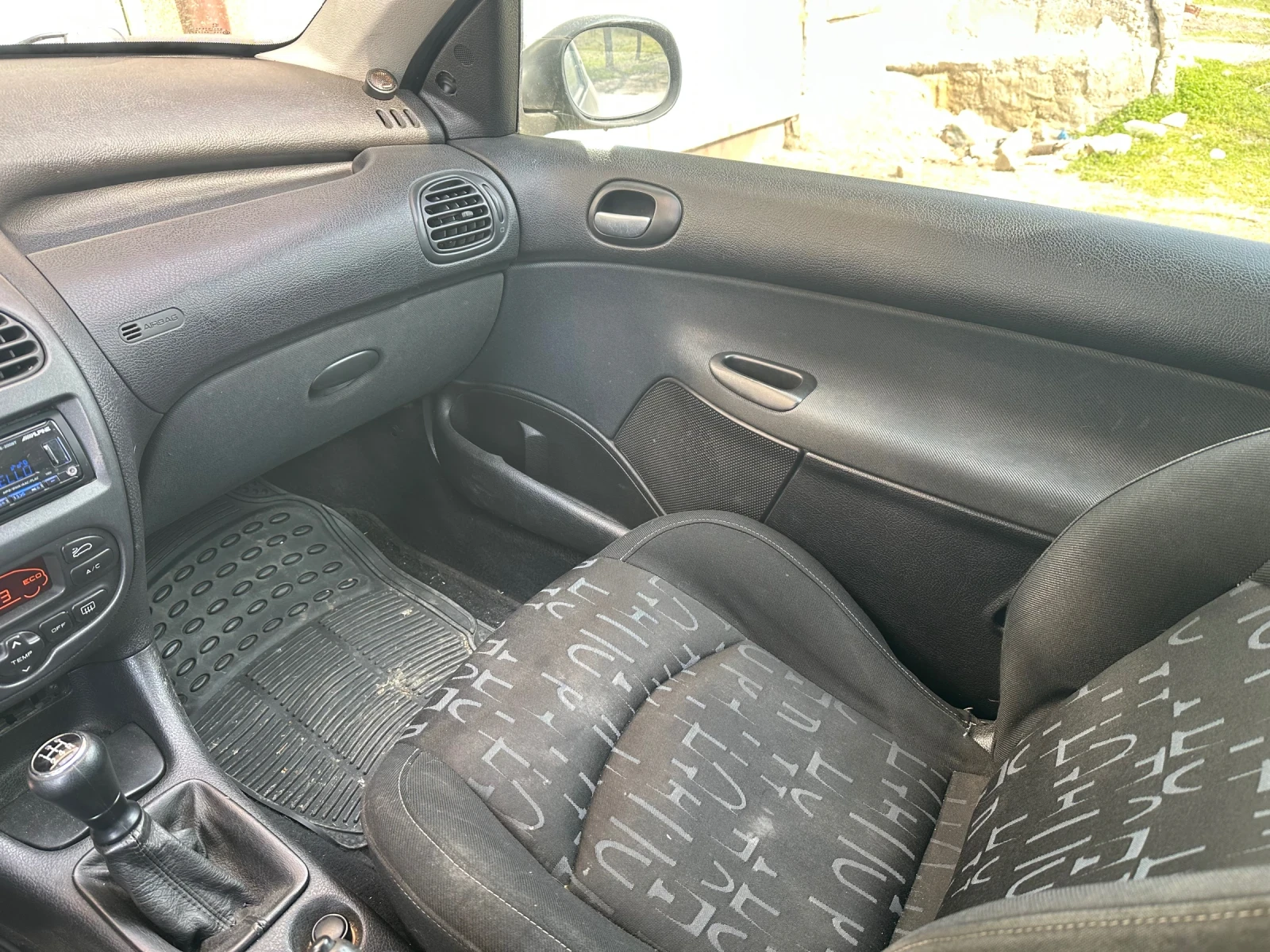 Peugeot 206 1.4 xs, снимка 8 - Автомобили и джипове - 53736352