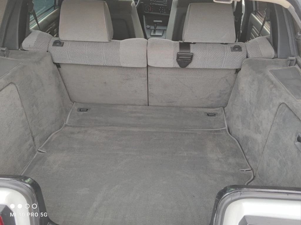 BMW 318 1.8is Clima Aut, снимка 8 - Автомобили и джипове - 54083543