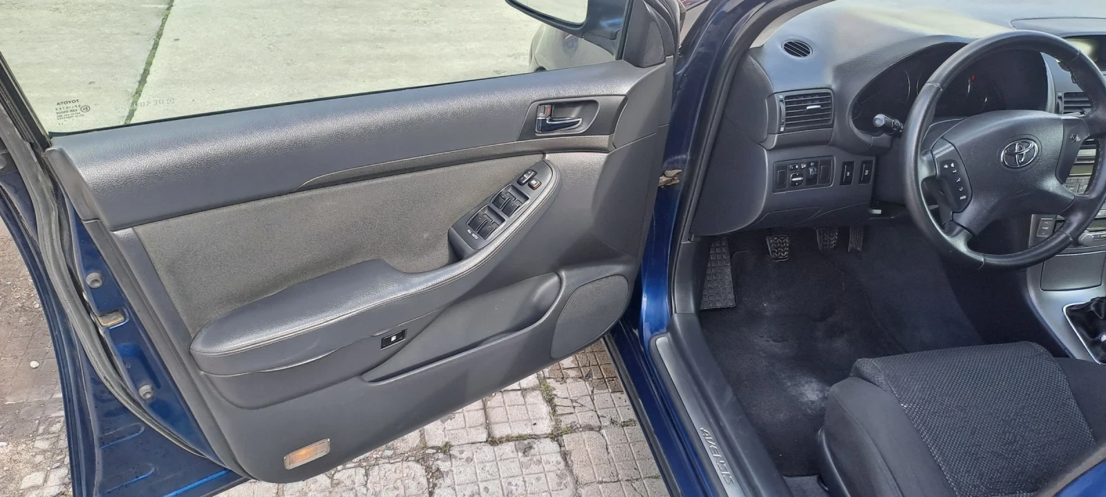 Toyota Avensis 2.0, снимка 15 - Автомобили и джипове - 54649464