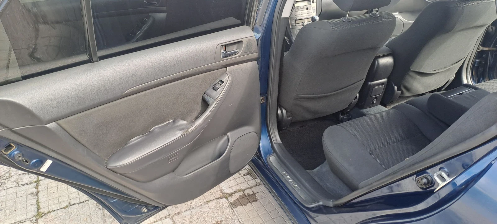 Toyota Avensis 2.0, снимка 14 - Автомобили и джипове - 54649464