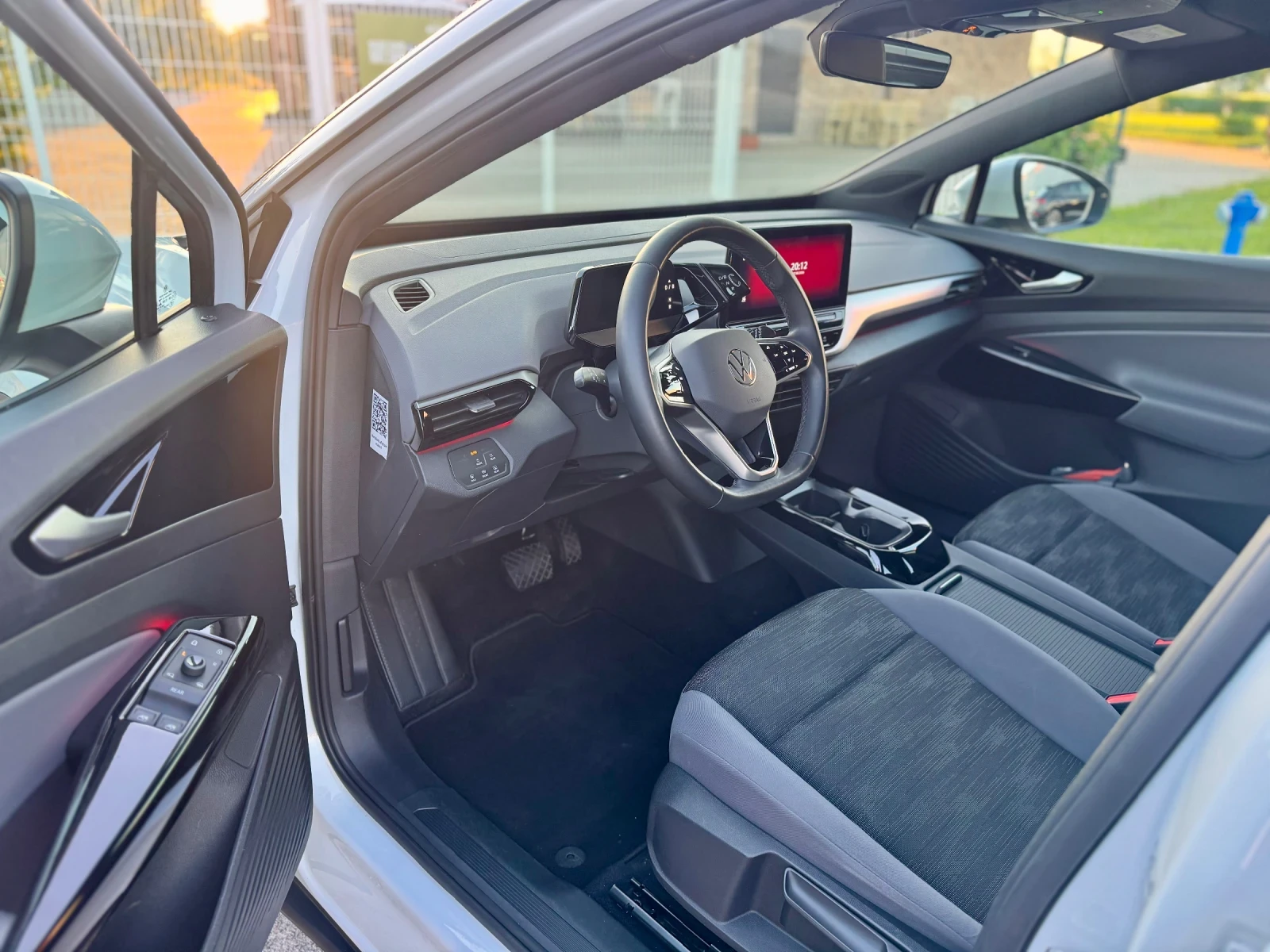 VW ID.4 82kw* 90%SOH* Камера* Дистроник* Термопомпа, снимка 9 - Автомобили и джипове - 54687456