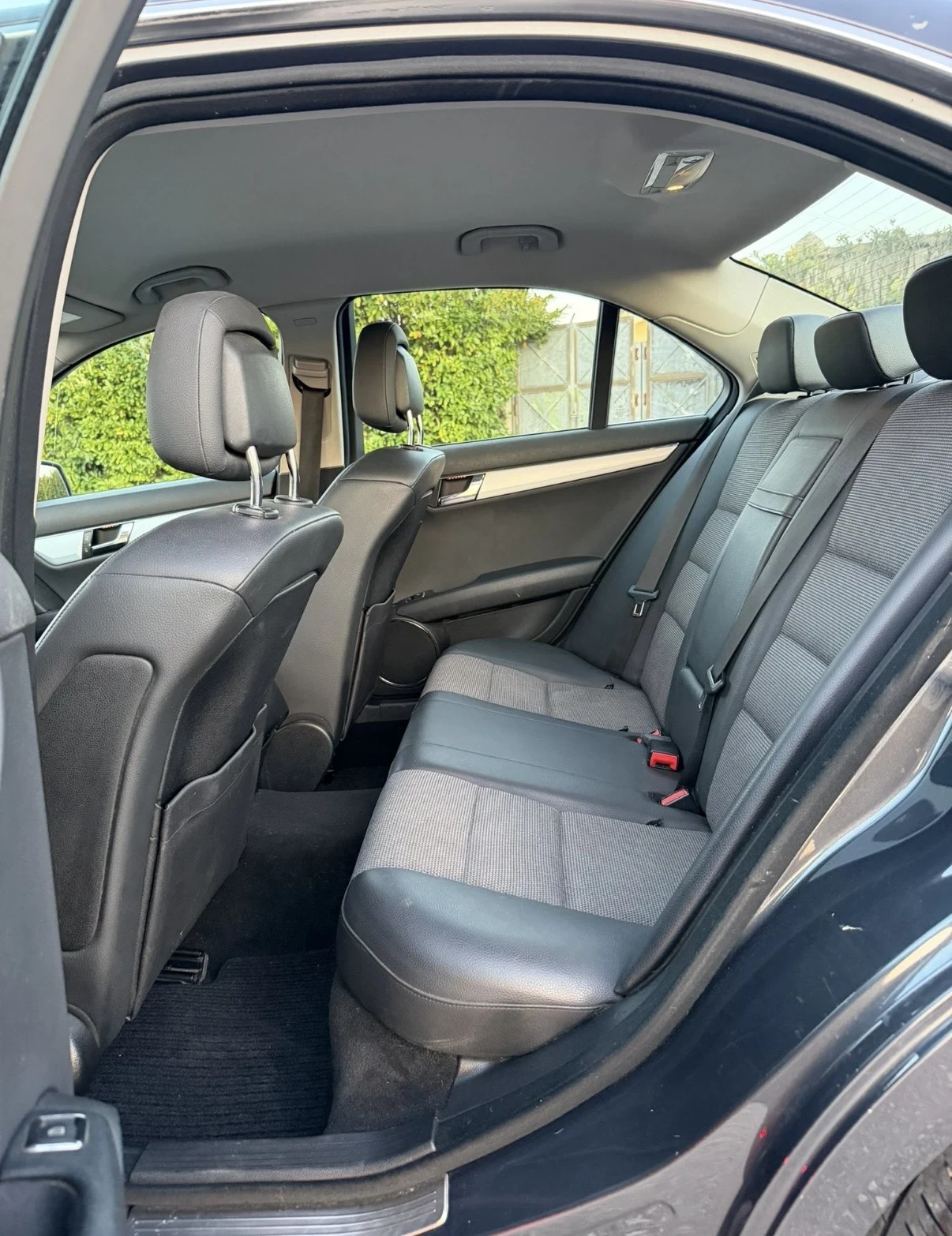Mercedes-Benz C 220, снимка 9 - Автомобили и джипове - 54884872