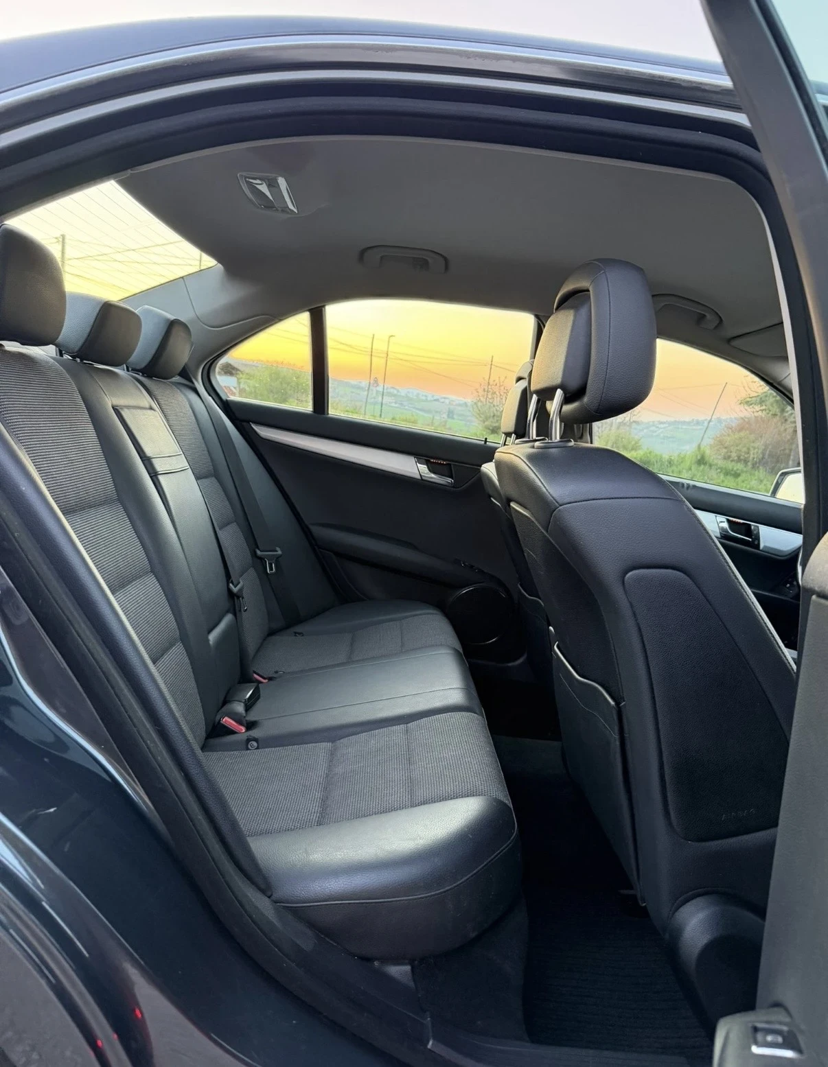 Mercedes-Benz C 220, снимка 7 - Автомобили и джипове - 54884872