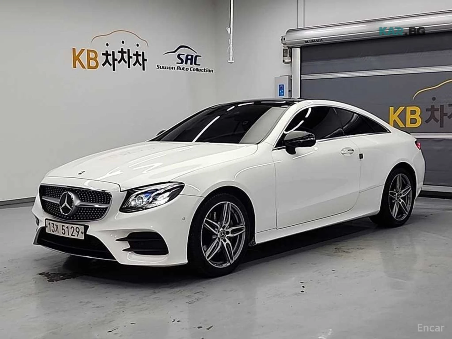 Mercedes-Benz E 220 КОЖА* ПОДГРЕВ* ОБДУХВ* BURMASTER* PANO* 360, снимка 3 - Автомобили и джипове - 55036141