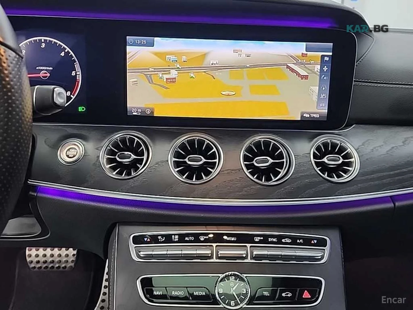 Mercedes-Benz E 220 КОЖА* ПОДГРЕВ* ОБДУХВ* BURMASTER* PANO* 360, снимка 12 - Автомобили и джипове - 55036141