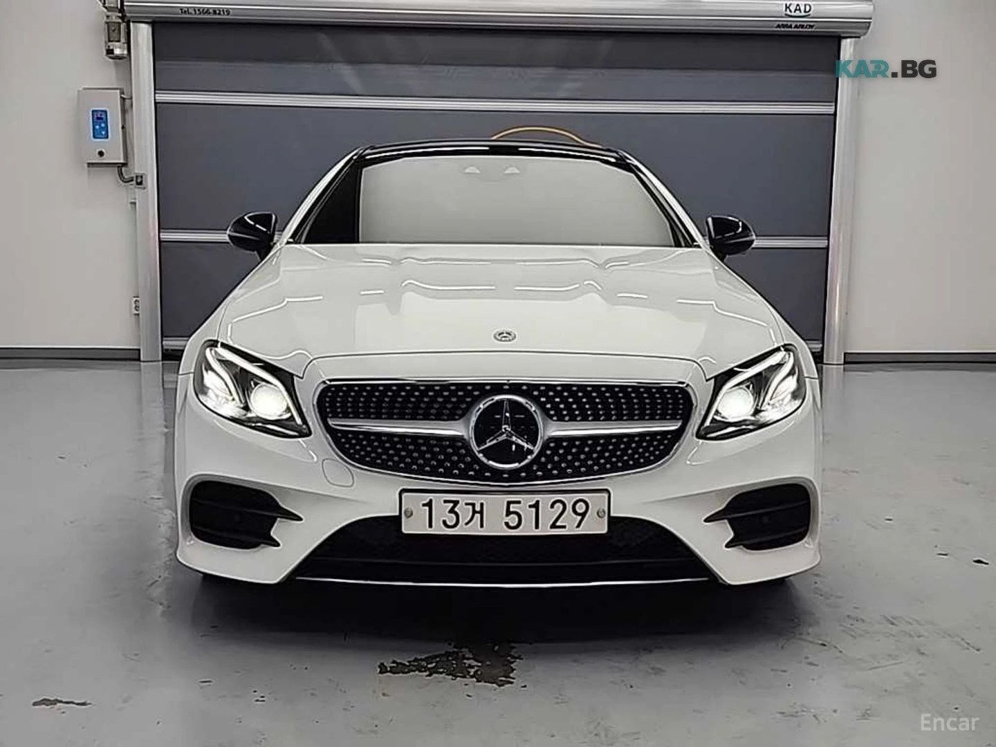 Mercedes-Benz E 220 КОЖА* ПОДГРЕВ* ОБДУХВ* BURMASTER* PANO* 360, снимка 4 - Автомобили и джипове - 55036141