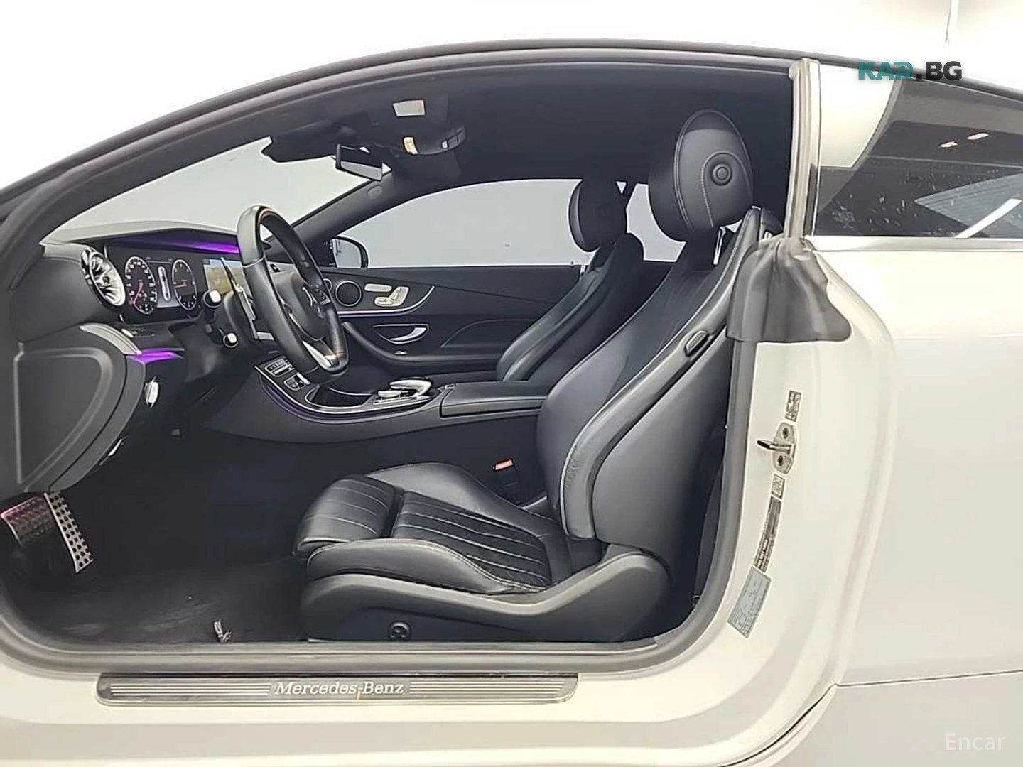 Mercedes-Benz E 220 КОЖА* ПОДГРЕВ* ОБДУХВ* BURMASTER* PANO* 360, снимка 13 - Автомобили и джипове - 55036141