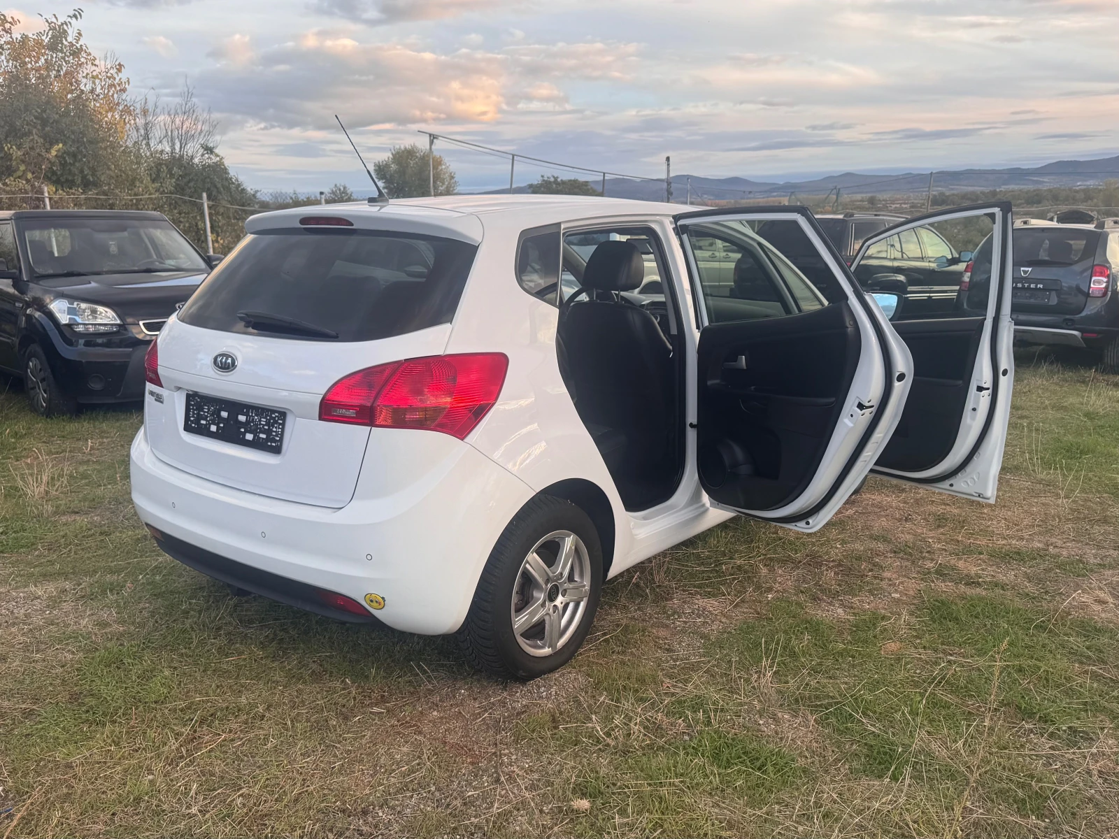 Kia Venga 1.6 119200km.100%, снимка 5 - Автомобили и джипове - 56732108