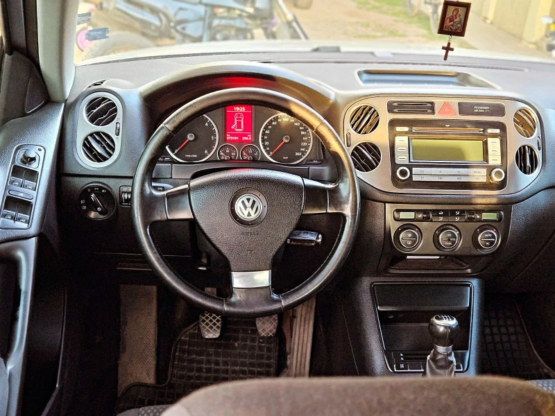 VW Tiguan 2.0 TDI, снимка 8 - Автомобили и джипове - 47382455