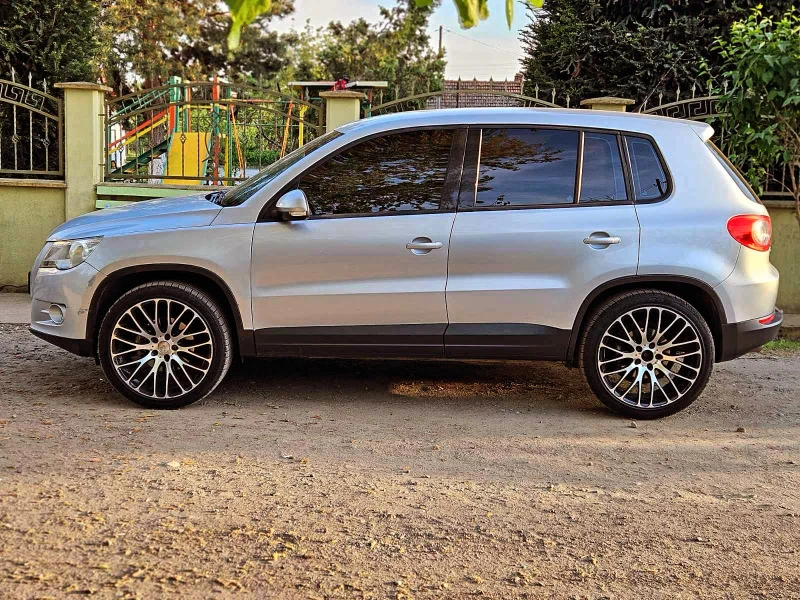 VW Tiguan 2.0 TDI, снимка 1 - Автомобили и джипове - 47382455