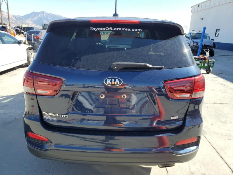 Kia Sorento 4x4/ПЕРФЕКТНА , снимка 5 - Автомобили и джипове - 48384847