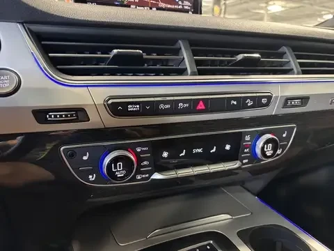 Audi Q7 TECHNIK / HEAD UP / PANORAMA / AMBIENT LIGHTING , снимка 10 - Автомобили и джипове - 55343397