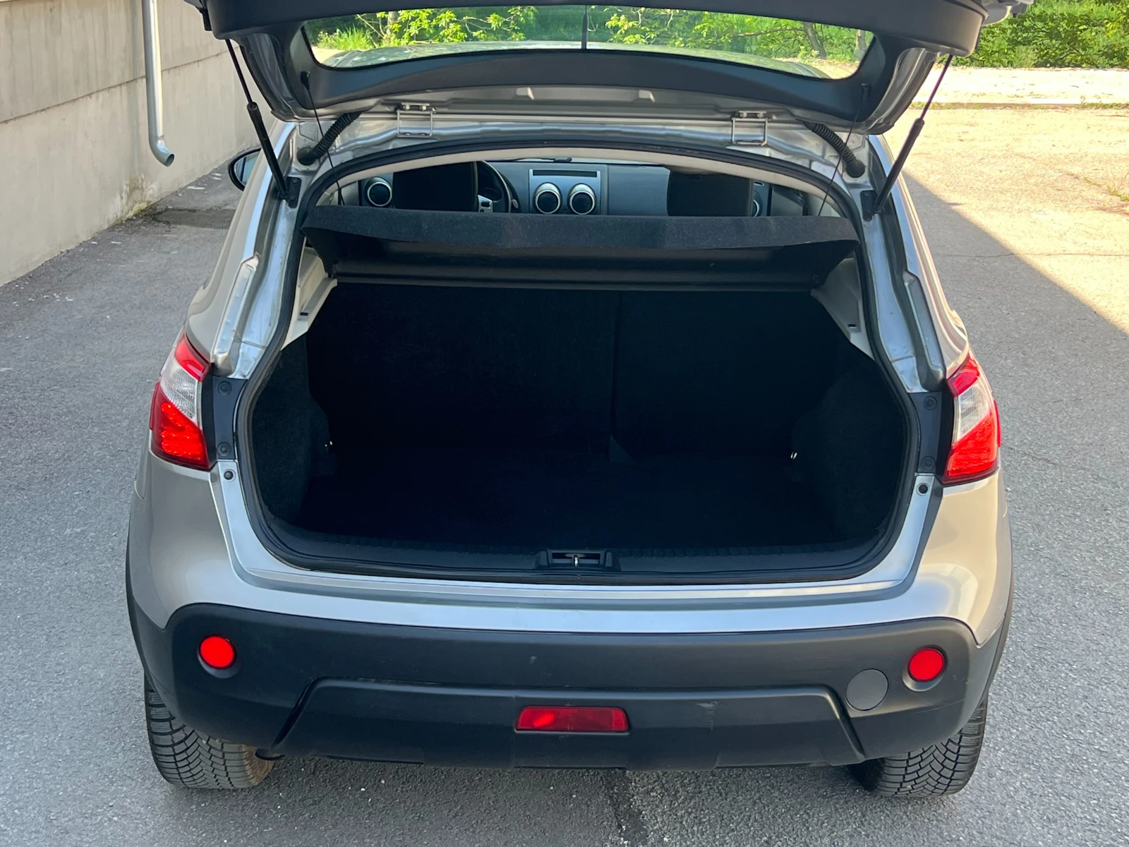 Nissan Qashqai 2.0 ШВЕЙЦАРИЯ , снимка 9 - Автомобили и джипове - 54457604