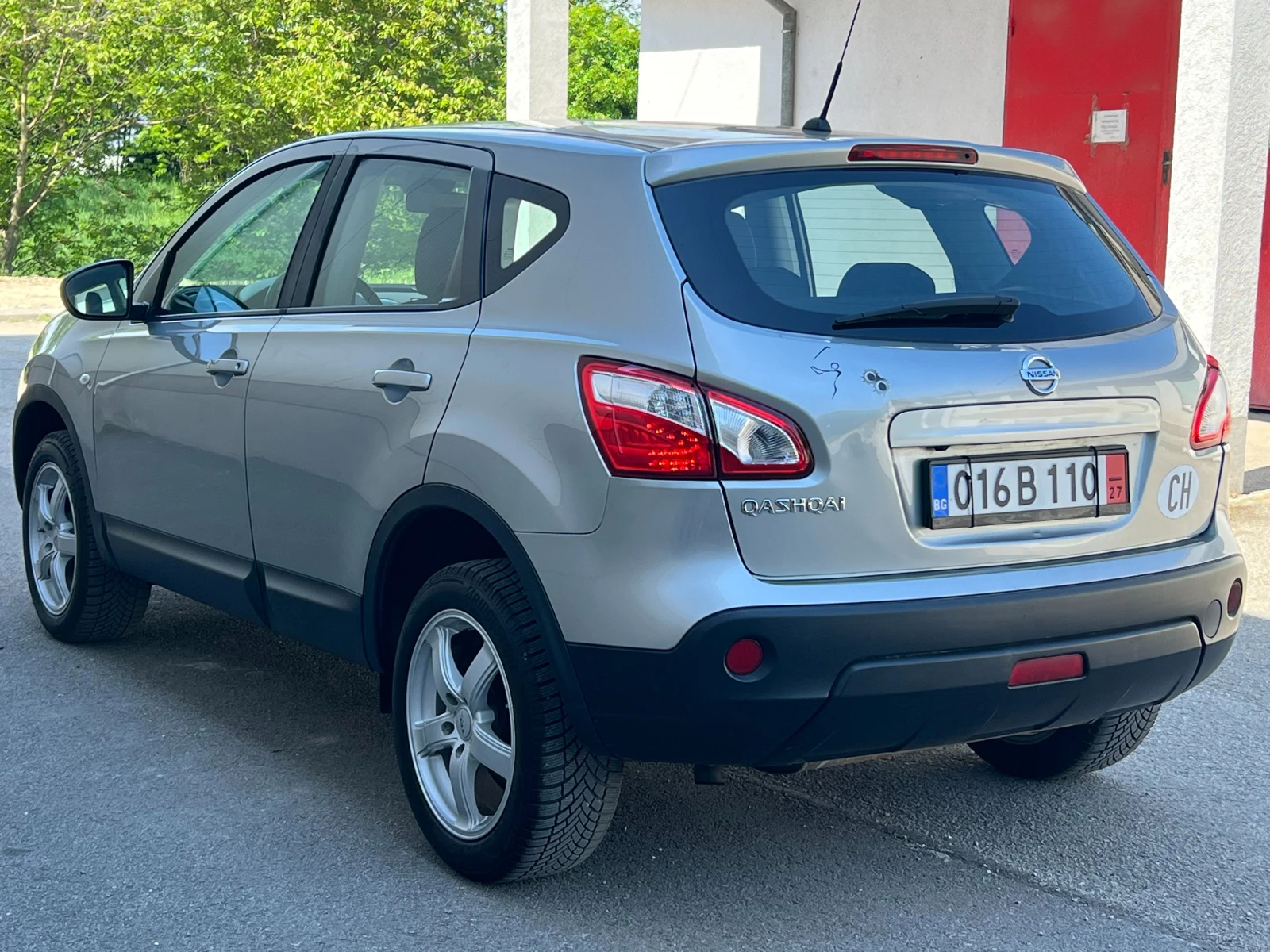 Nissan Qashqai 2.0 ШВЕЙЦАРИЯ , снимка 7 - Автомобили и джипове - 54457604
